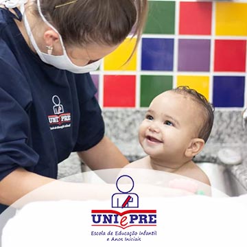 Criança hora do banho