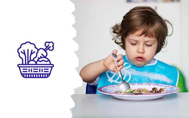 escola de educação infantil uniepre unidade cantareira - criança almoçando