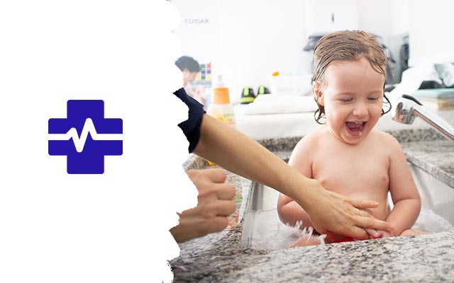 escola de educação infantil uniepre unidade cantareira - criança tomando banho