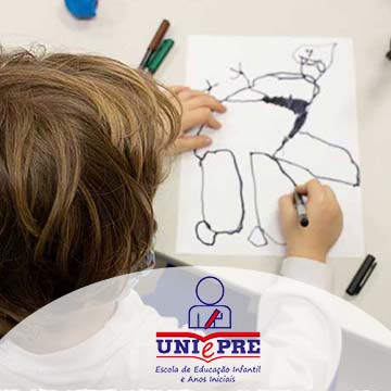 Fundamental - criança desenhando