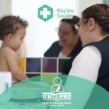 Enfermeira com aluno