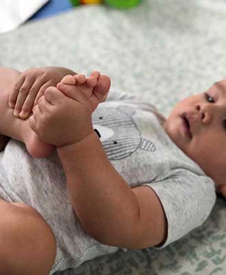 Criança em descoberta - Berçário Uniepre