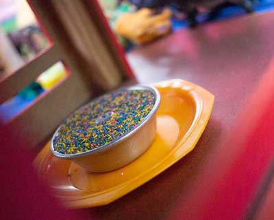 Bandeja de flocos - elemento criativo - Educação Infantil Uniepre