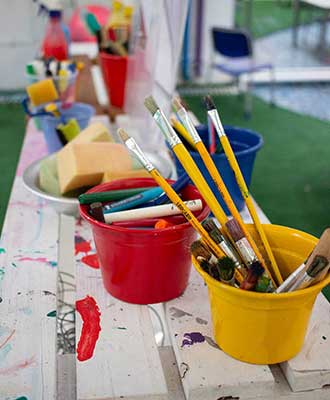 Materiais de arte em espaço aberto - Educação Infantil Uniepre