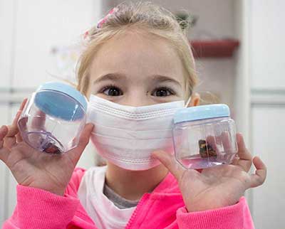 Criança explorando a natureza - Ensino Fundamental Uniepre